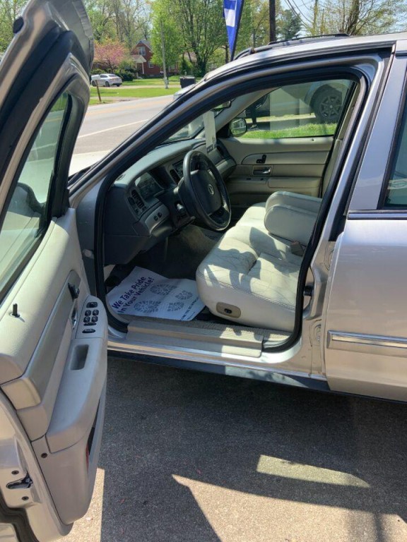 2008 Mercury Grand Marquis Image 6