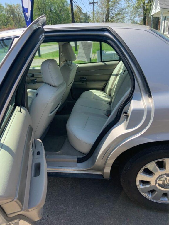2008 Mercury Grand Marquis Image 10