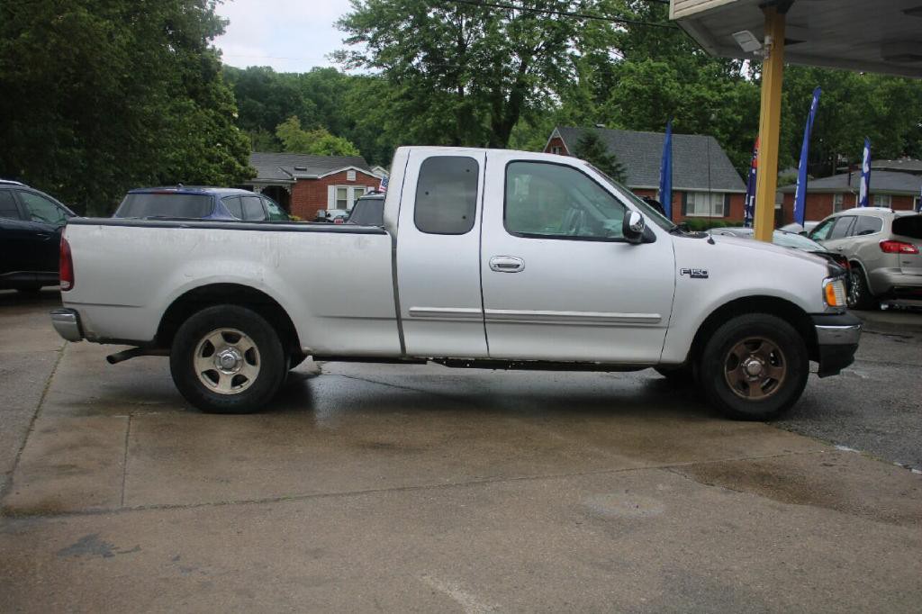 2002 Ford F-150 Image 2