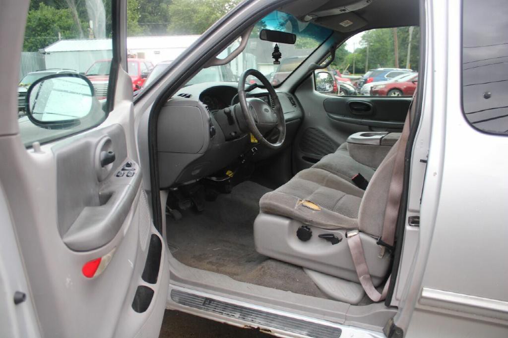 2002 Ford F-150 Image 9