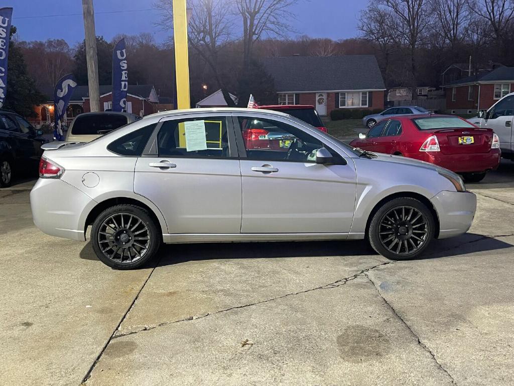 2010 Ford Focus Image 2
