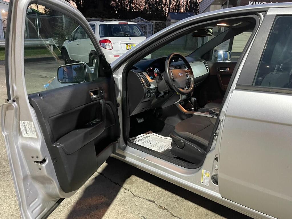 2010 Ford Focus Image 9