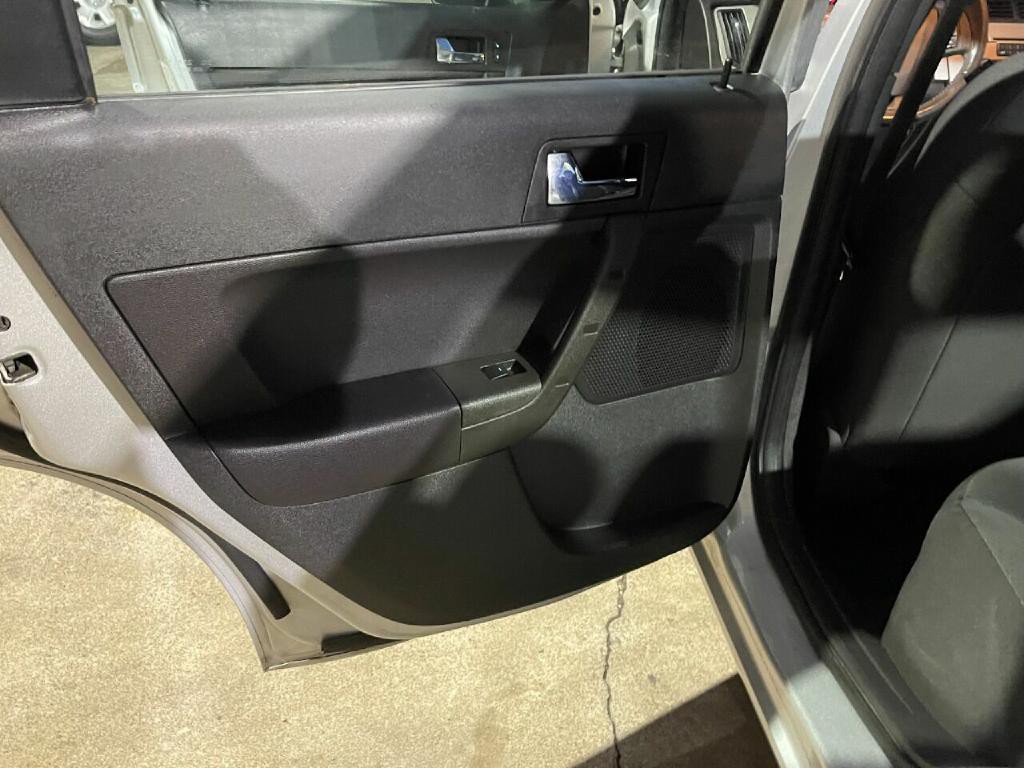 2010 Ford Focus Image 20