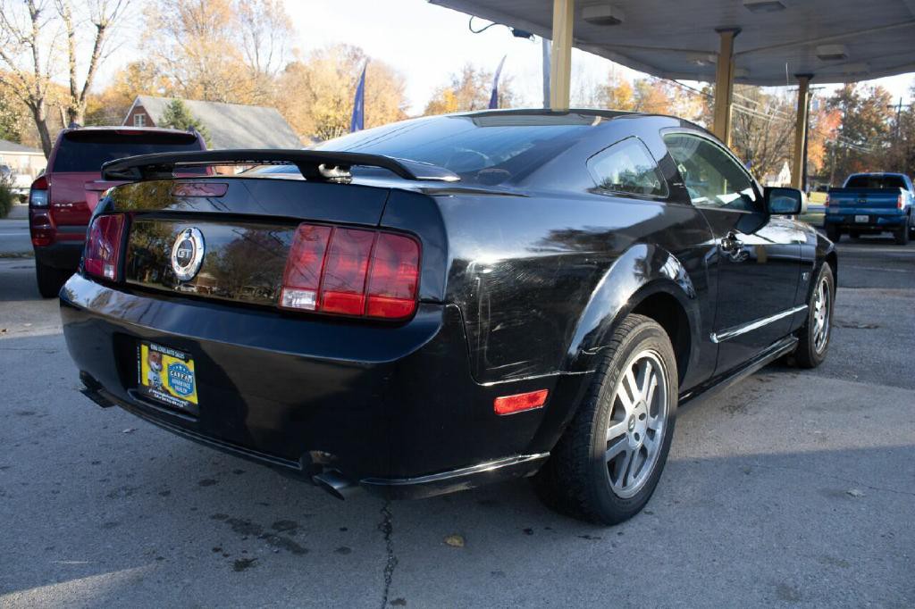 2005 Ford Mustang Image 3