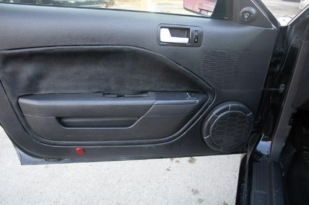 2005 Ford Mustang Image 10