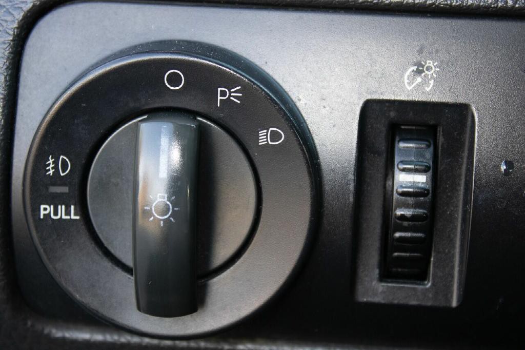 2005 Ford Mustang Image 12