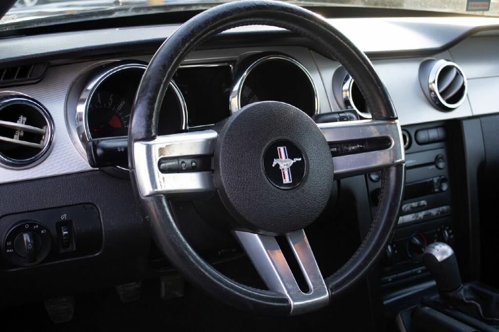 2005 Ford Mustang Image 14