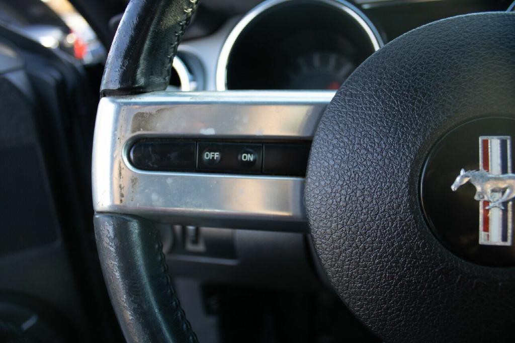 2005 Ford Mustang Image 15