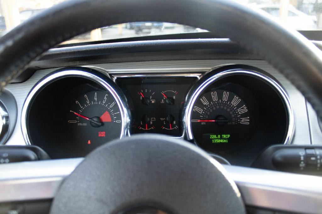 2005 Ford Mustang Image 18