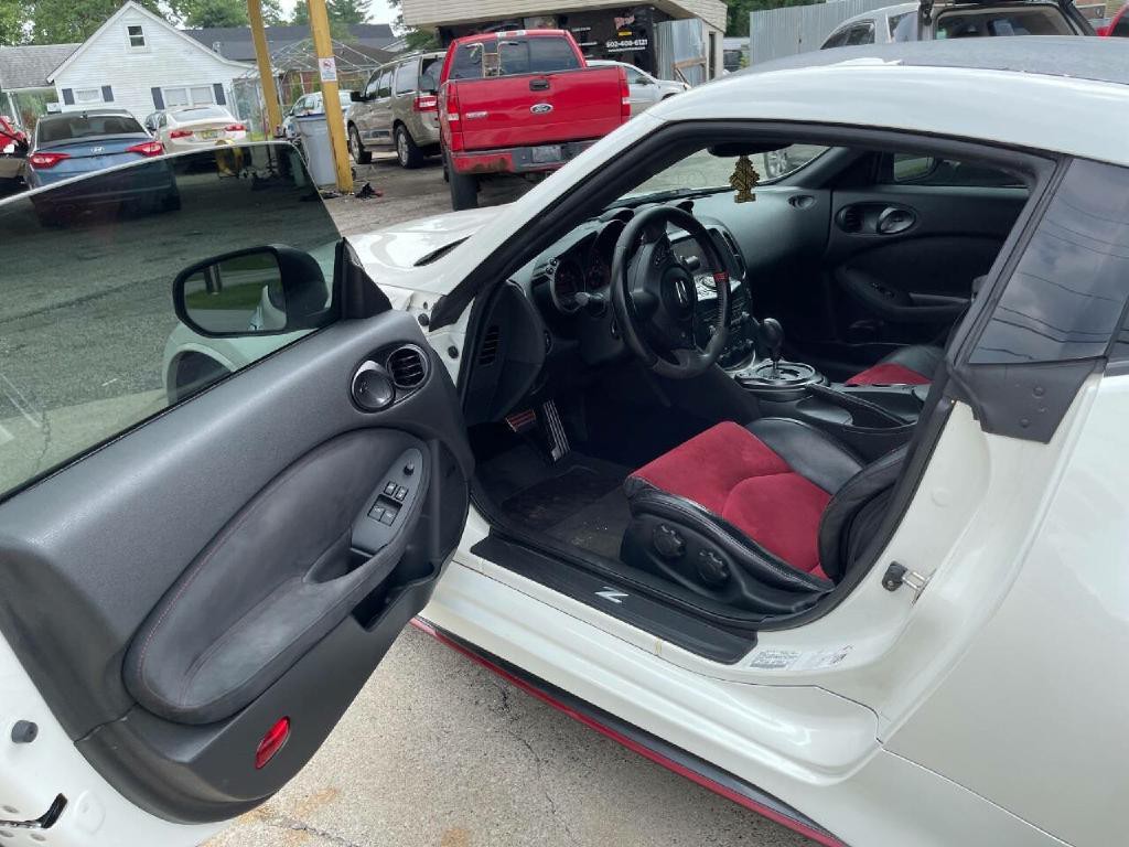 2015 Nissan 370Z Image 11