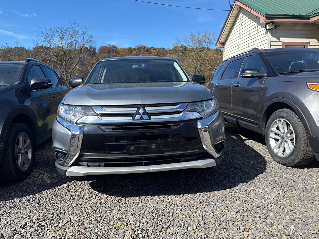 2016 Mitsubishi Outlander Image 2