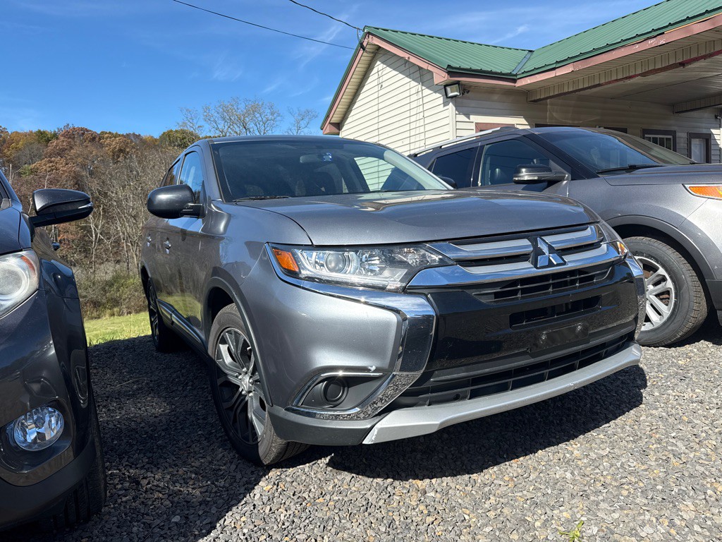 2016 Mitsubishi Outlander Image 3