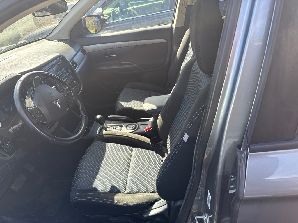 2016 Mitsubishi Outlander Image 4