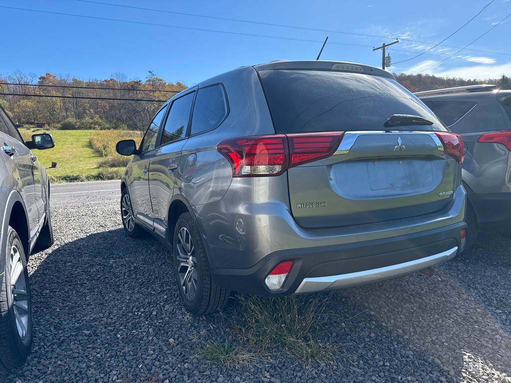 2016 Mitsubishi Outlander Image 5