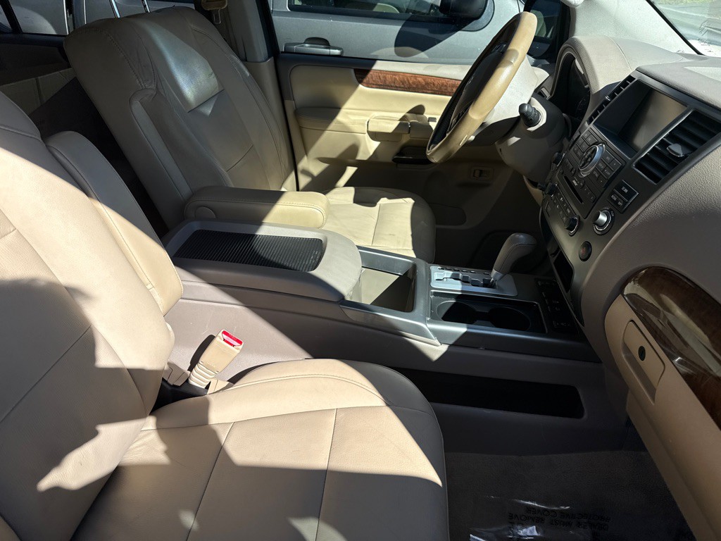 2014 Nissan Armada Image 2