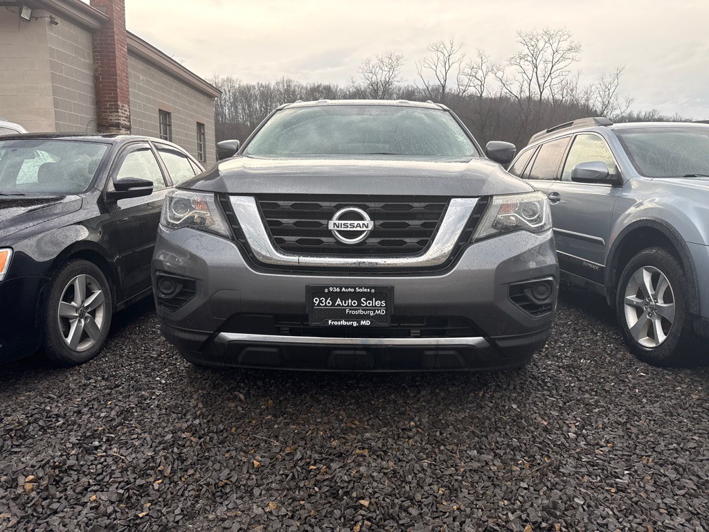 2018 Nissan Pathfinder Image 2
