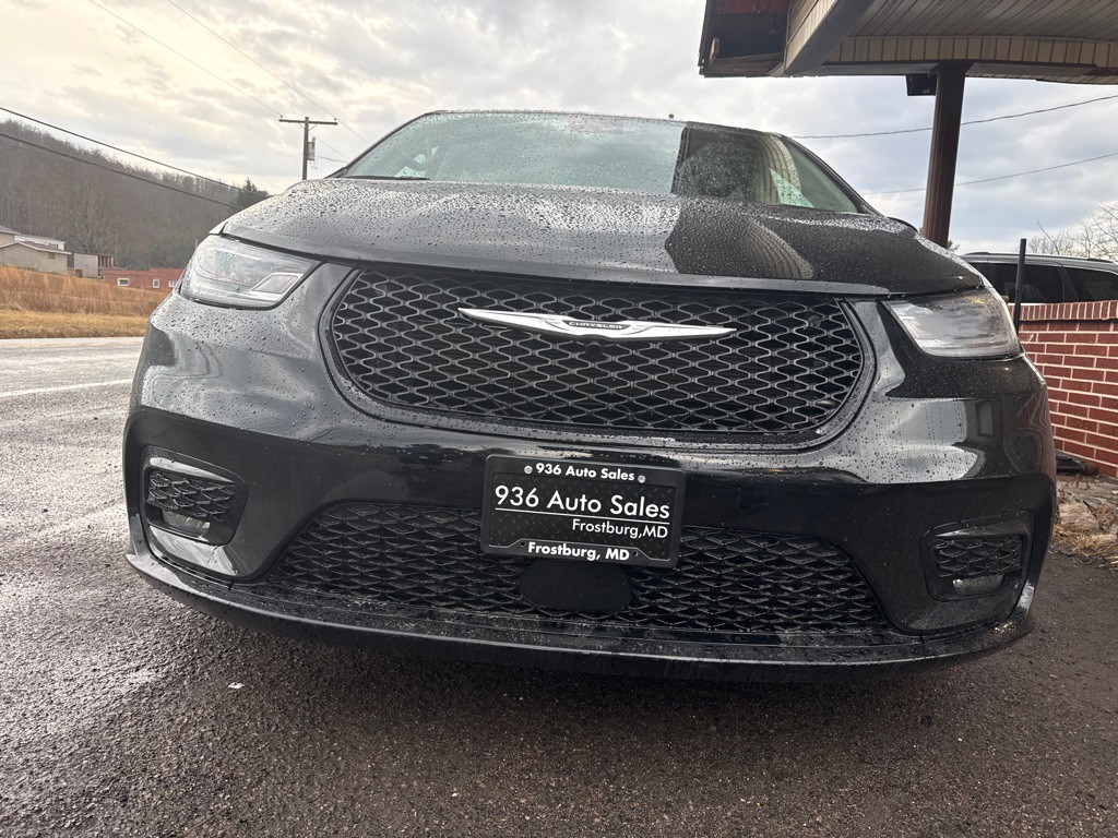 2024 Chrysler Pacifica Image 2