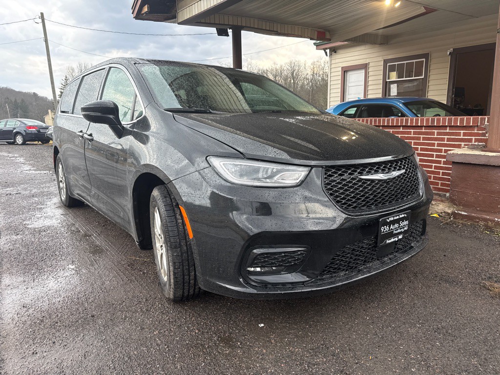 2024 Chrysler Pacifica Image 3