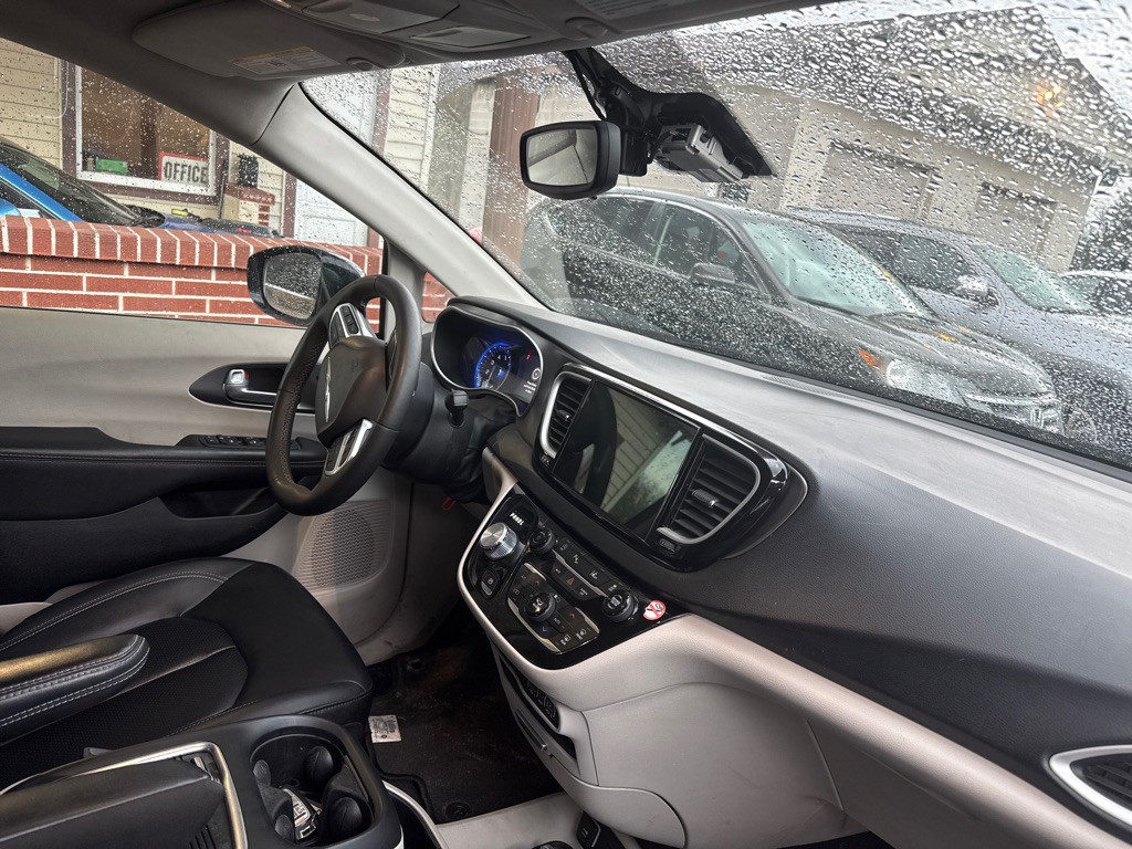 2024 Chrysler Pacifica Image 4