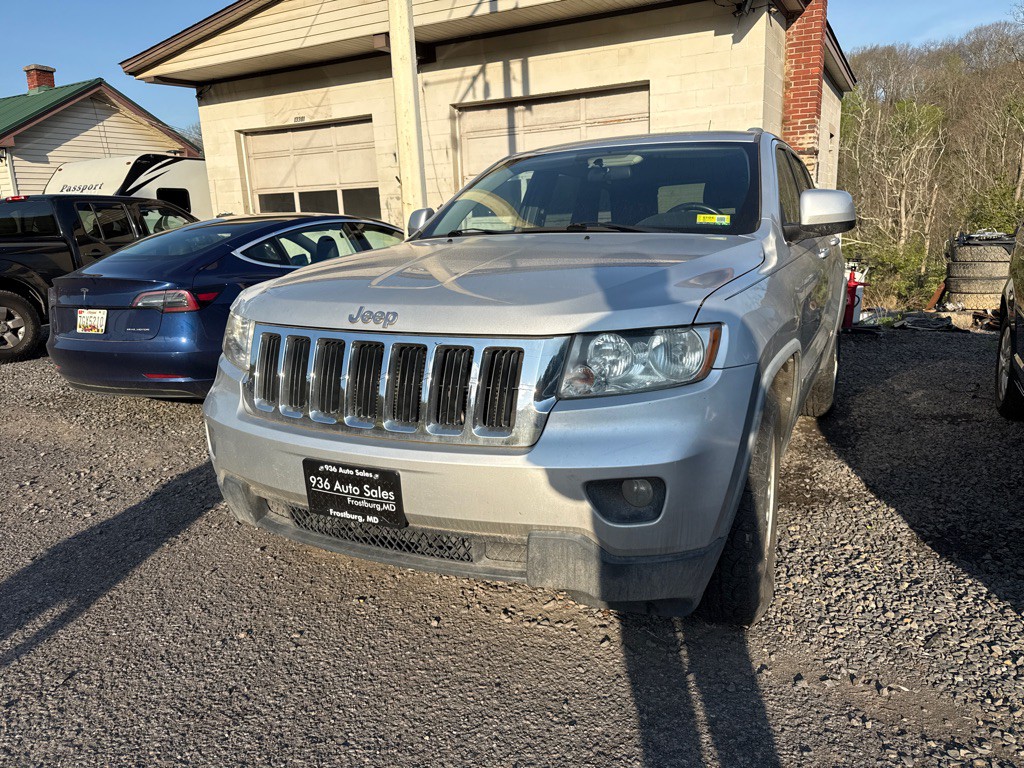 2011 Jeep Grand Cherokee Image 2