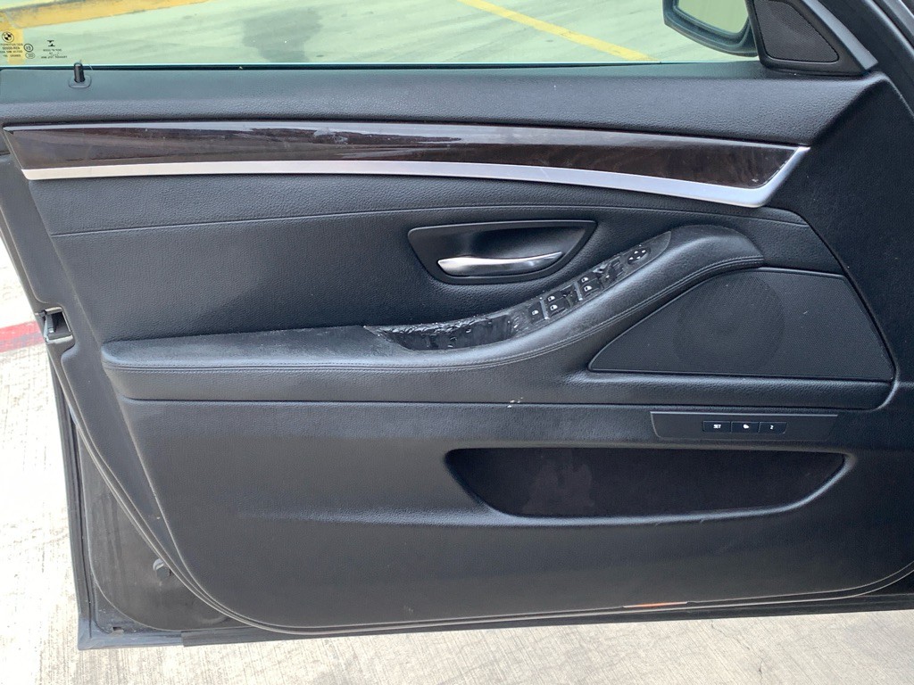 2015 BMW 5 Series Image 9