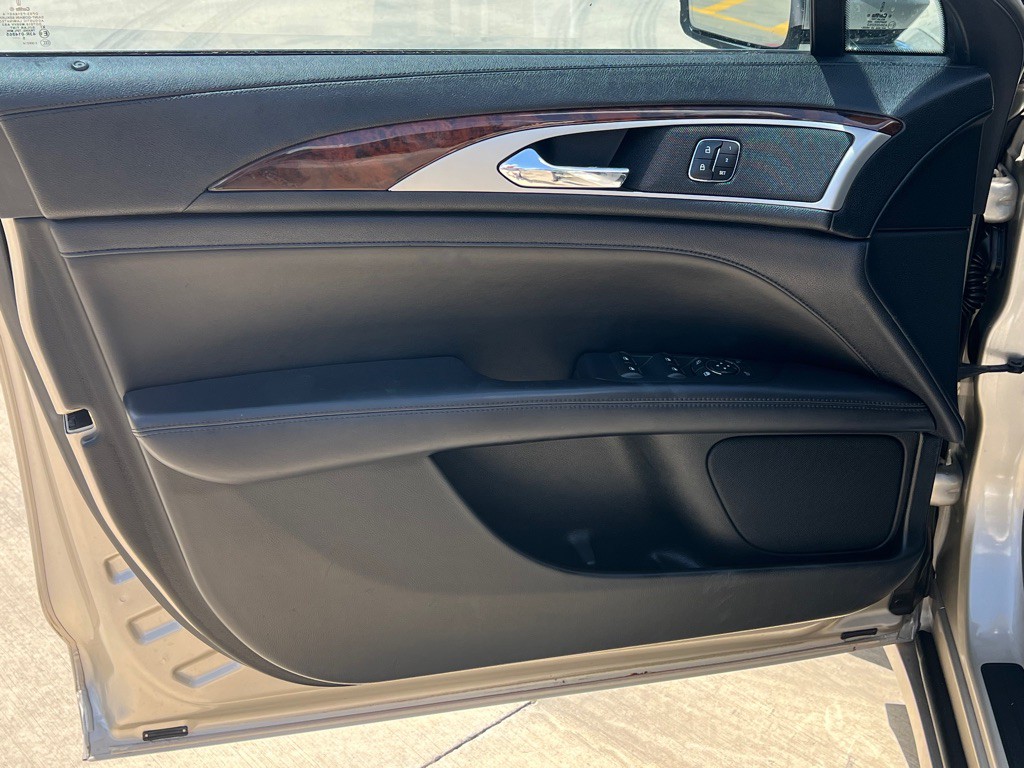 2017 Lincoln MKZ Image 9