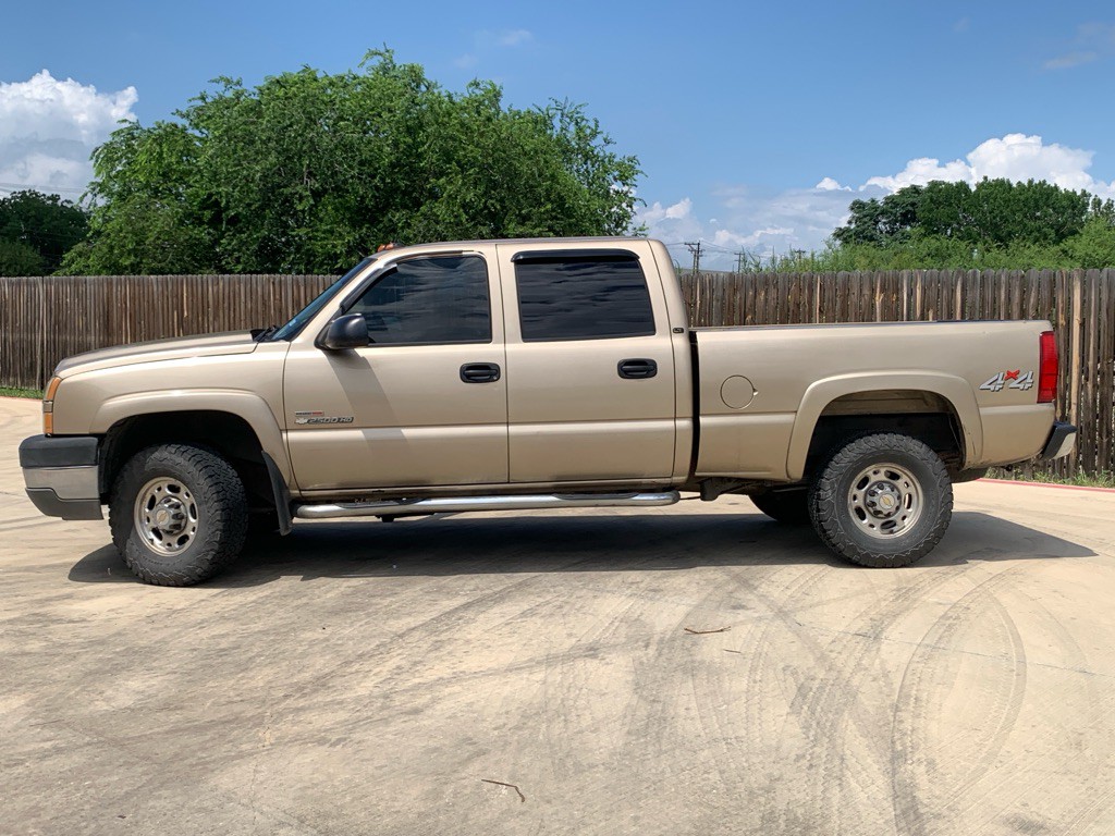 2005 Chevrolet Silverado 1500 Image 2