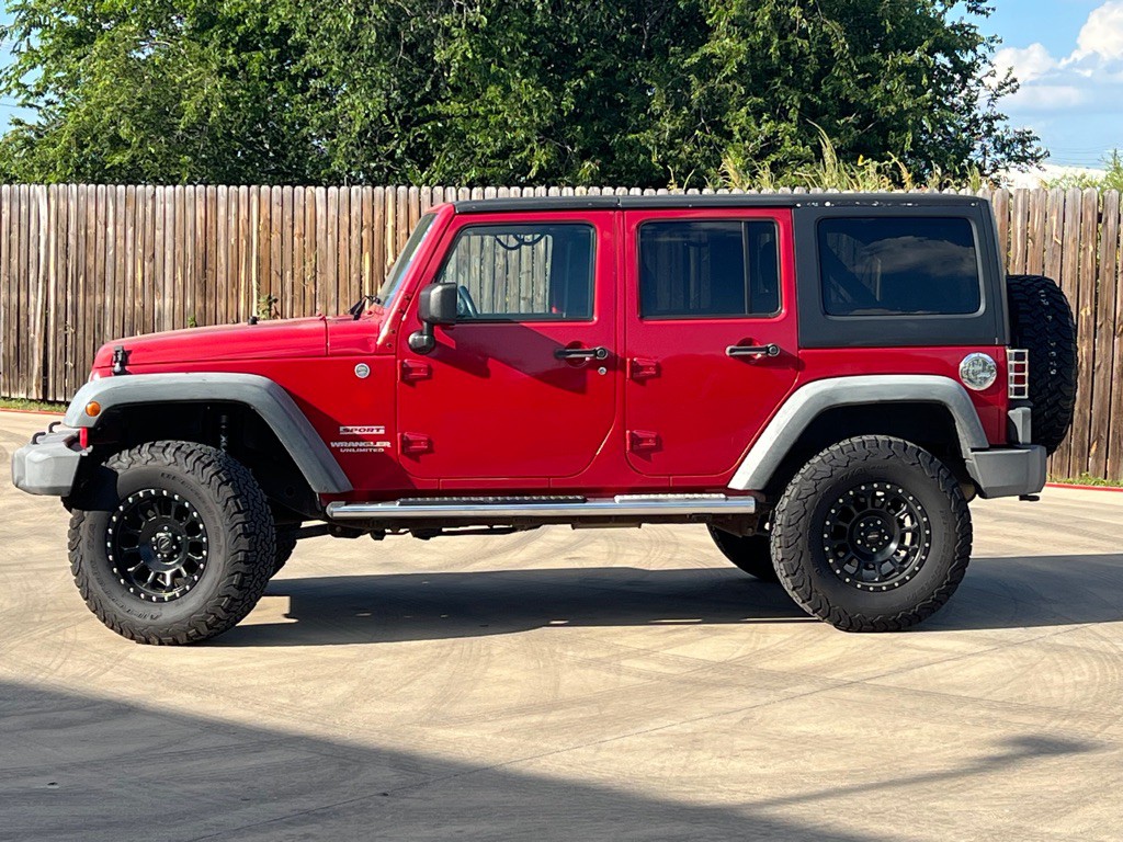 2012 Jeep Wrangler Unlimited Image 2