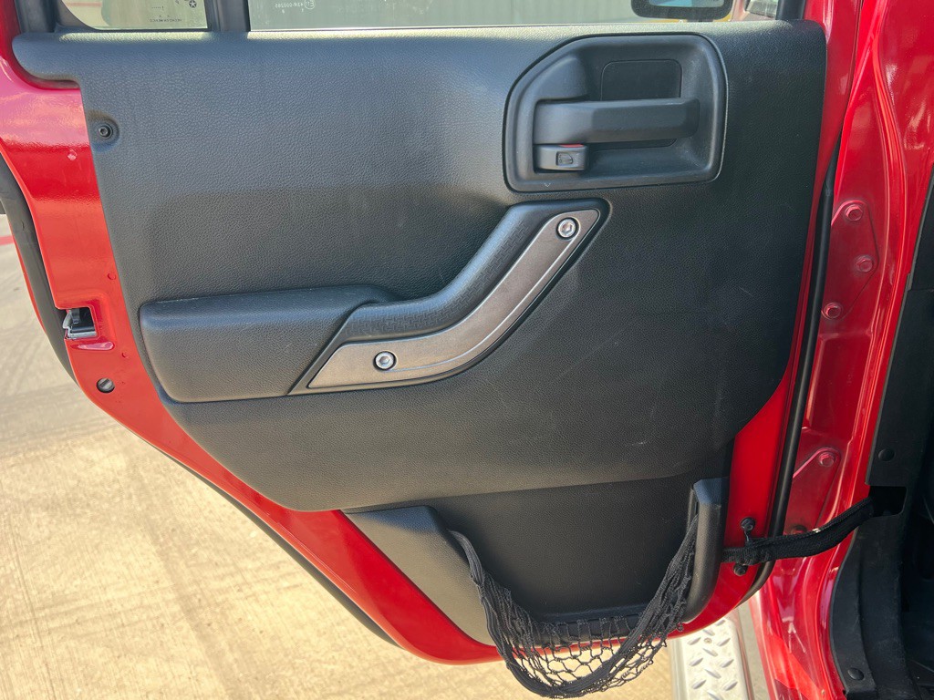 2012 Jeep Wrangler Unlimited Image 11