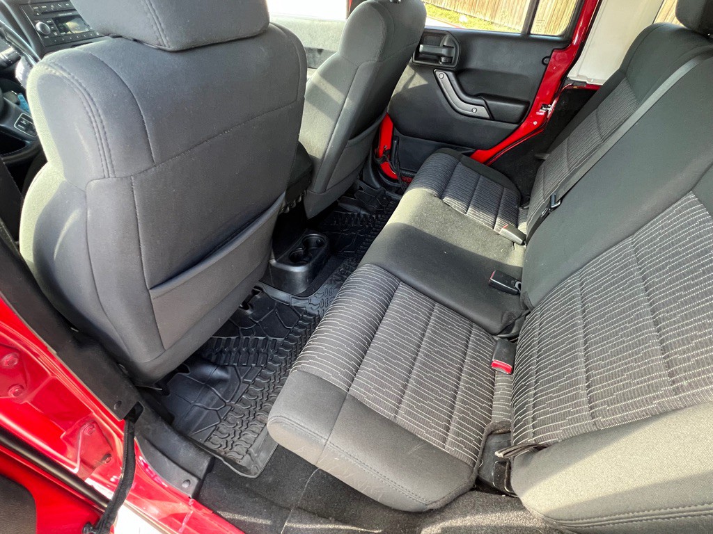 2012 Jeep Wrangler Unlimited Image 12