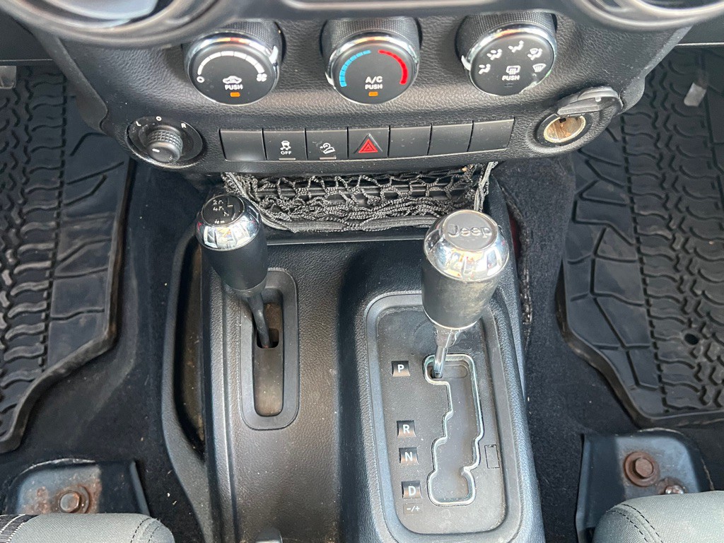 2012 Jeep Wrangler Unlimited Image 20
