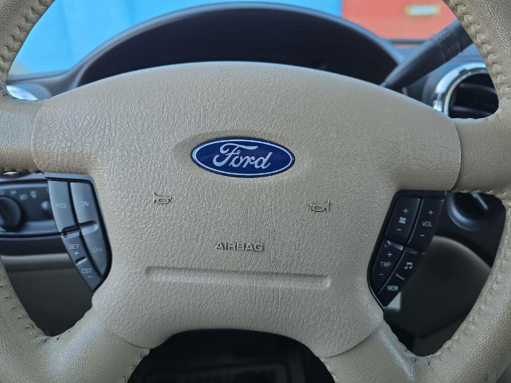 2006 Ford Expedition Image 24