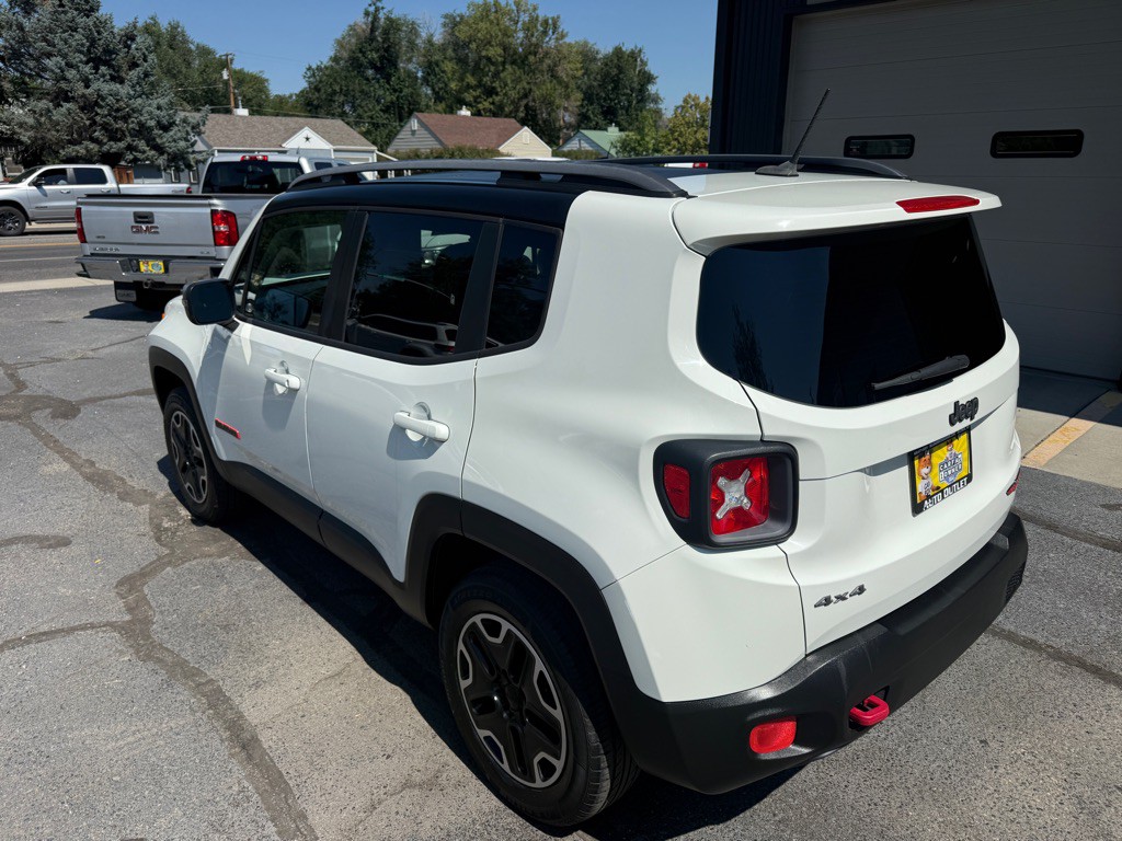 2015 Jeep Renegade Image 2