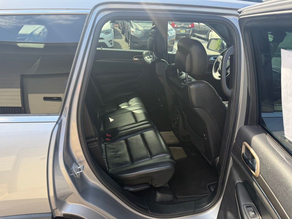 2017 Jeep Grand Cherokee Image 12