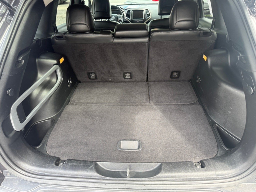 2016 Jeep Cherokee Image 11