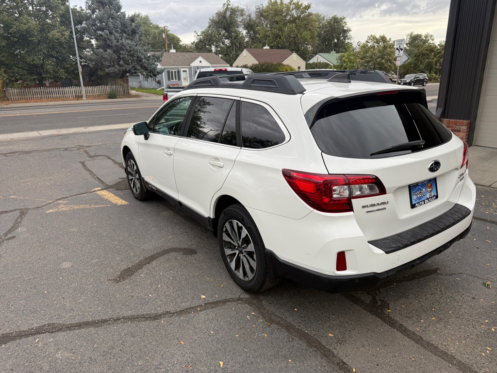 2017 Subaru Outback Image 2