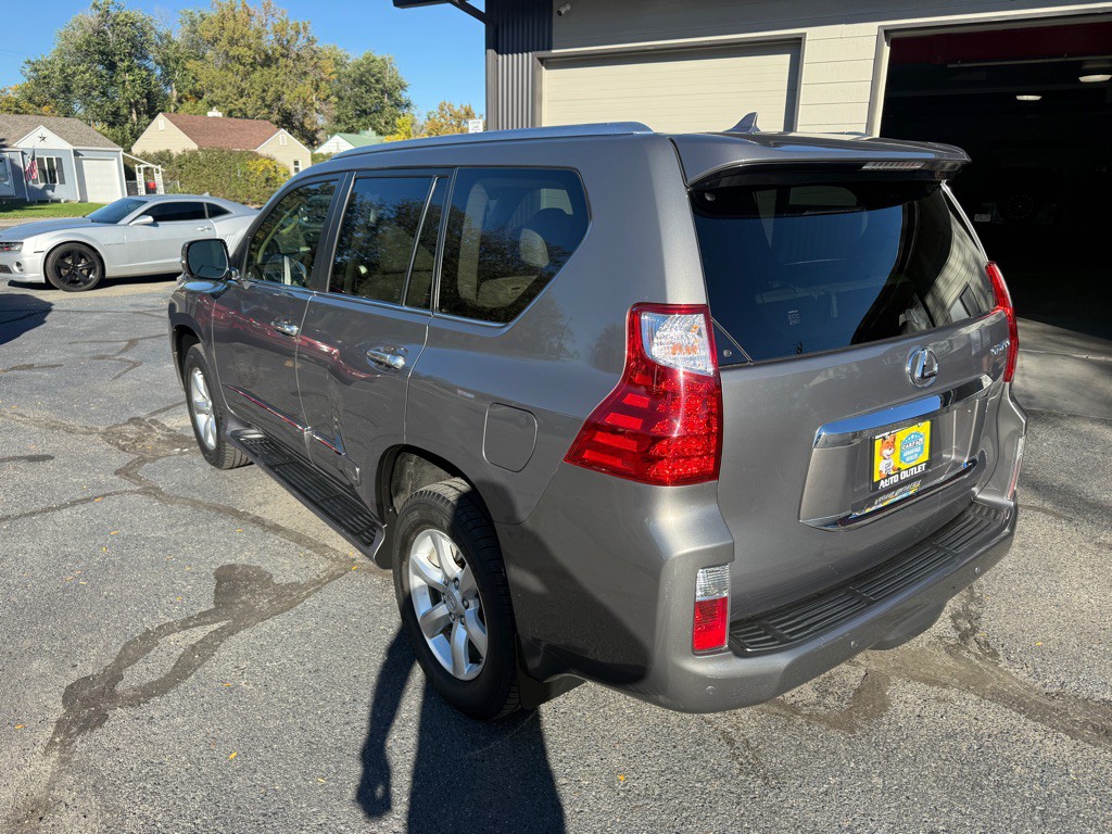 2013 Lexus GX Image 2