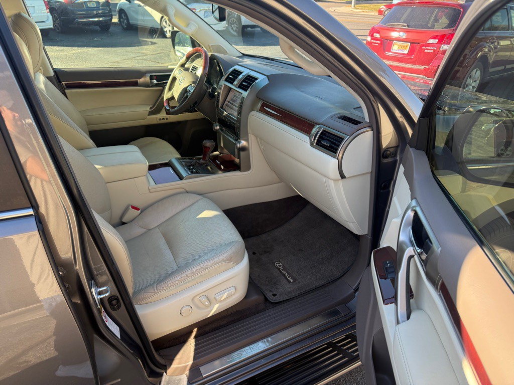 2013 Lexus GX Image 13