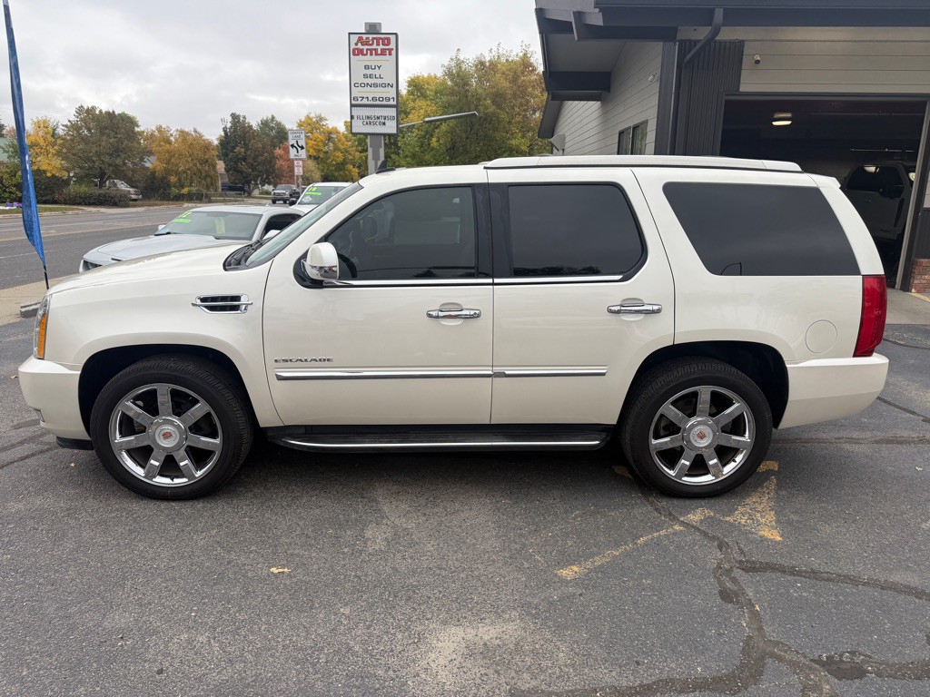 2013 Cadillac Escalade Image 1