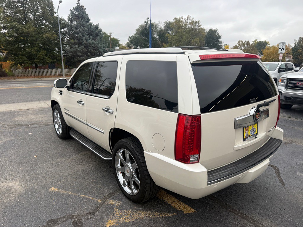 2013 Cadillac Escalade Image 2