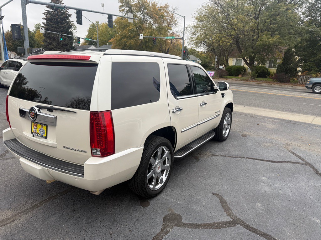 2013 Cadillac Escalade Image 4