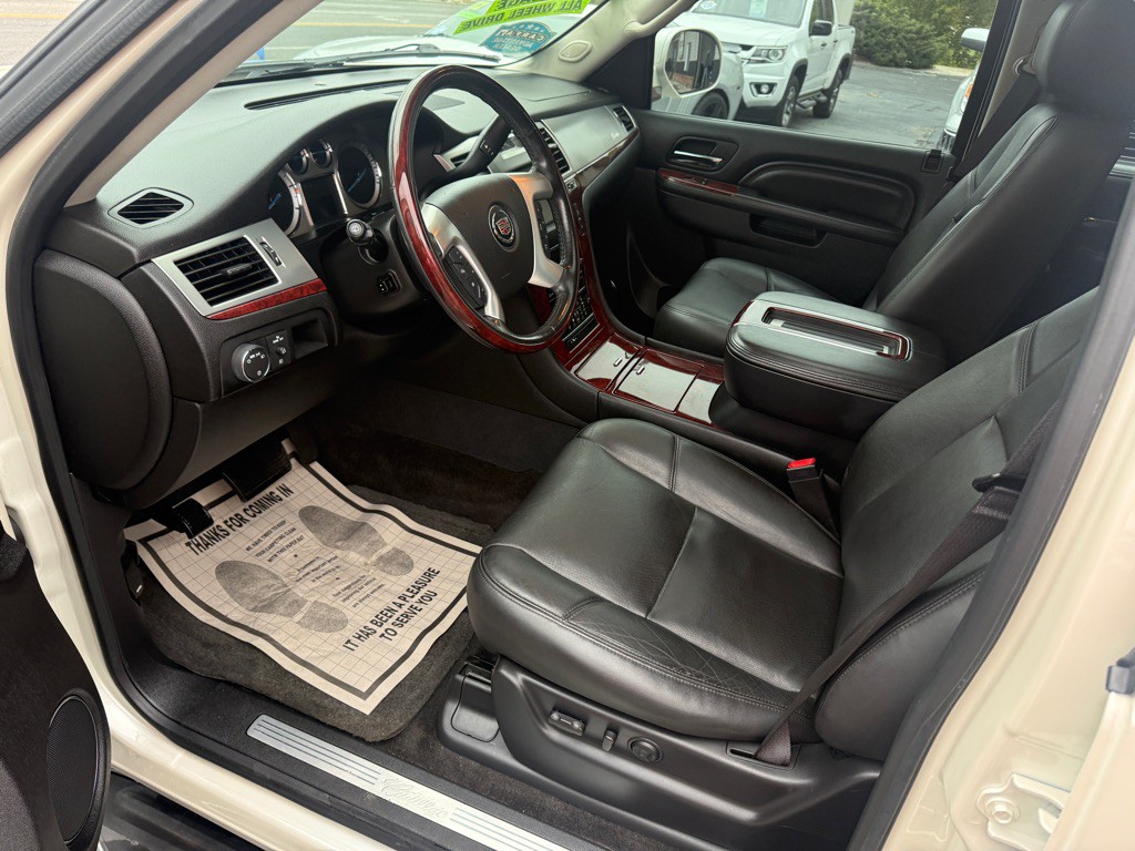 2013 Cadillac Escalade Image 9