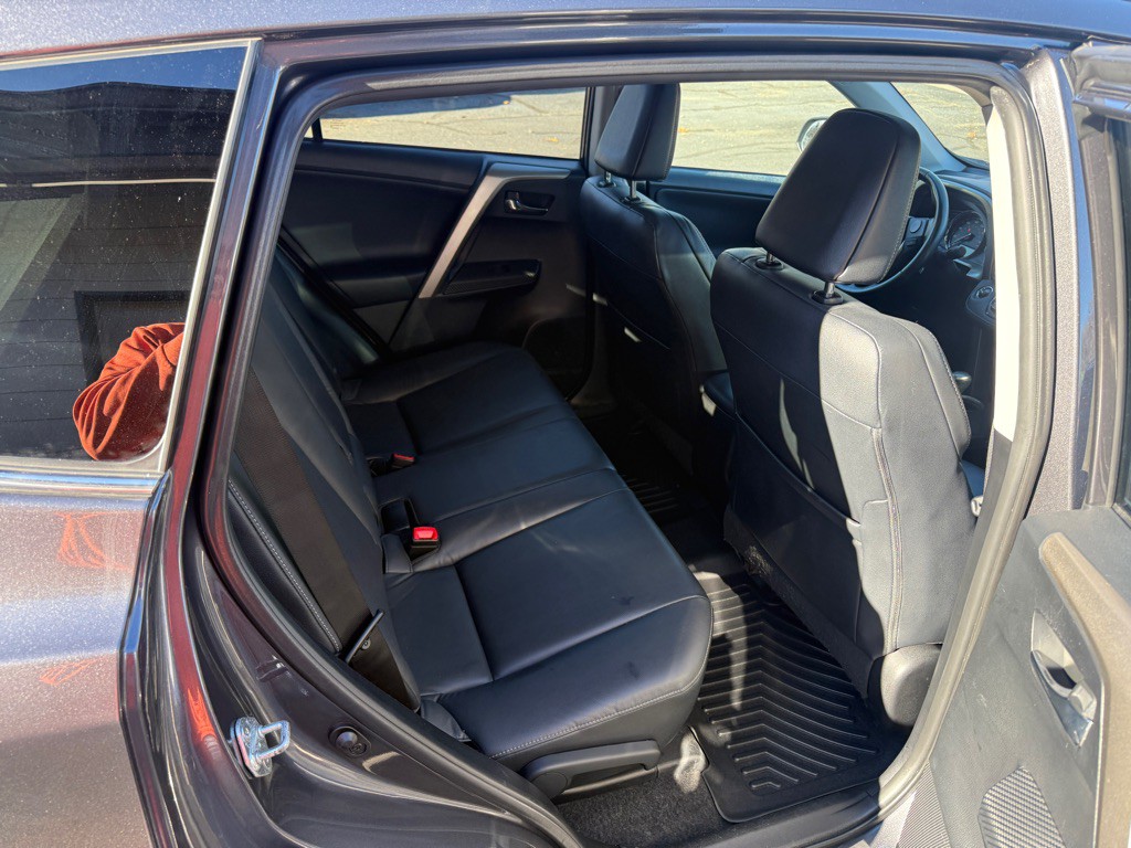 2015 Toyota Rav4 Image 9