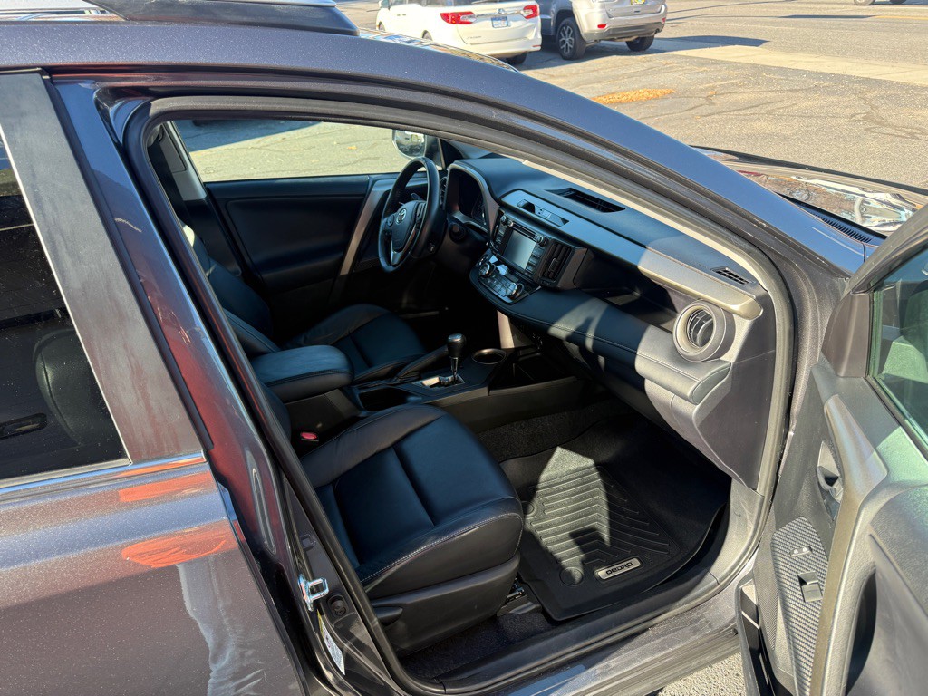 2015 Toyota Rav4 Image 10