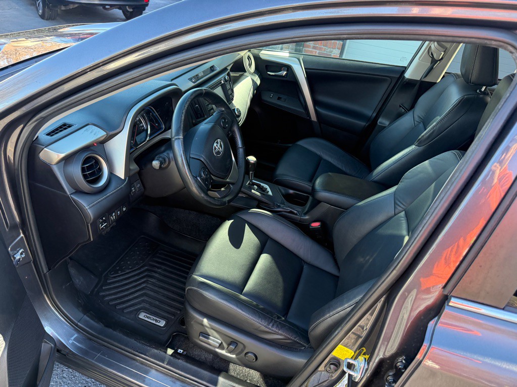 2015 Toyota Rav4 Image 11