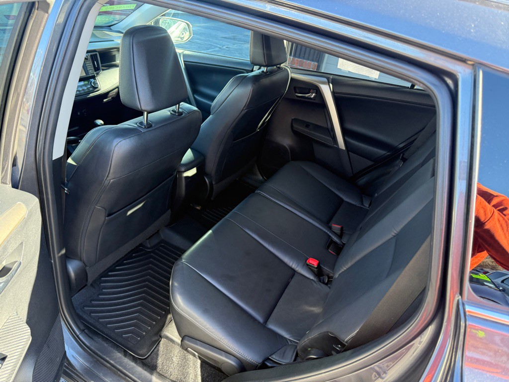 2015 Toyota Rav4 Image 12
