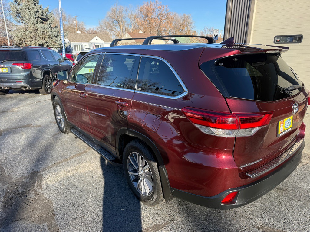 2019 Toyota Highlander Image 2