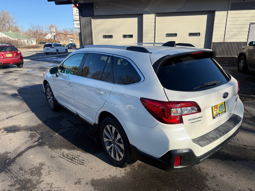 2018 Subaru Outback Image 2