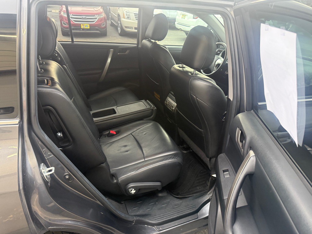 2013 Toyota Highlander Image 12