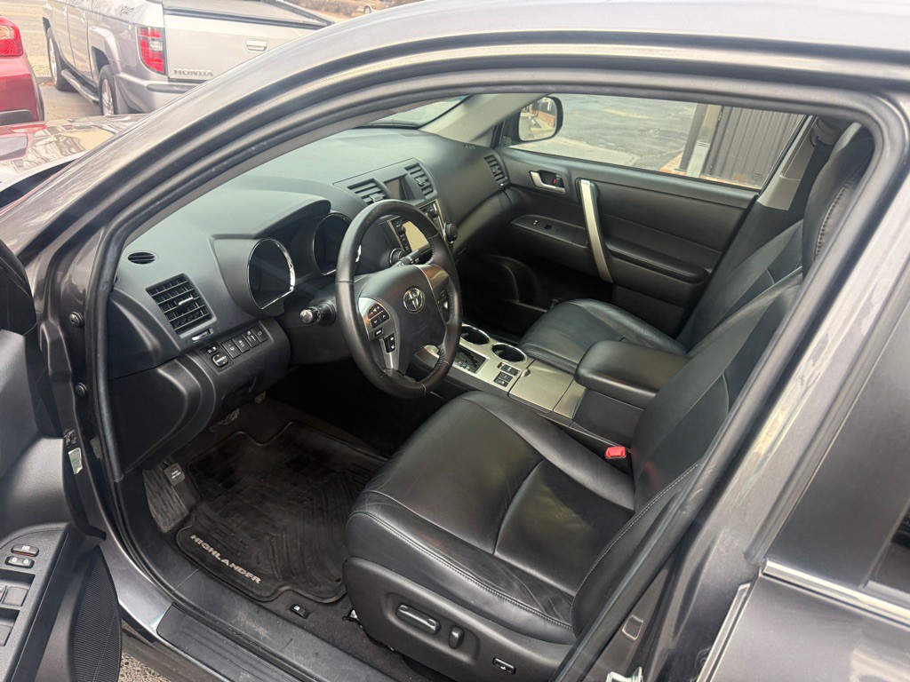 2013 Toyota Highlander Image 22